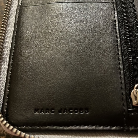 Marc Jacobs wristlet wallet - Picture 3 of 3